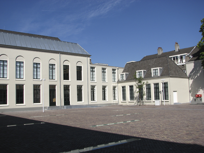 906039 Gezicht over het centrale plein van de onlangs gerenoveerde Universiteitsbibliotheek Utrecht Binnenstad (Drift ...